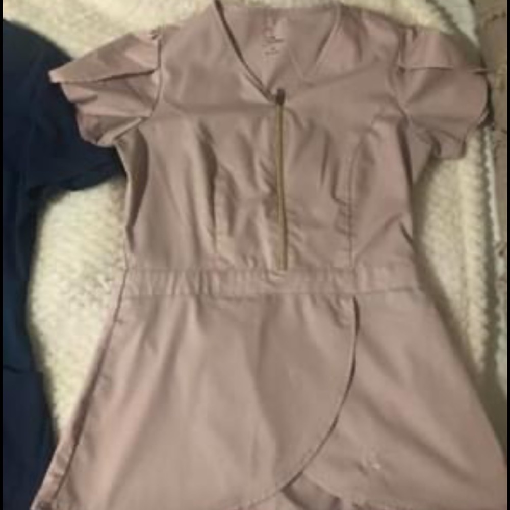 Jaanuu scrub top